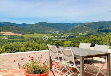 Villa avec piscine et terrasse 2