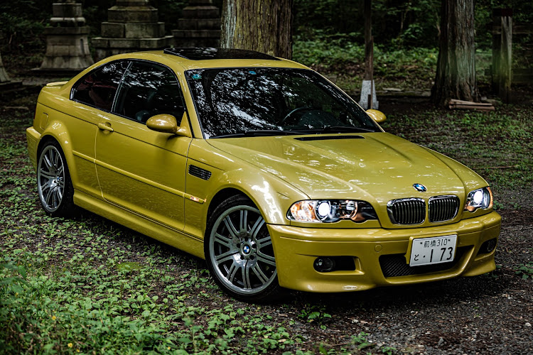M3 クーペのE46M3・一眼レフカメラ・ねこちゃん・6速マニュアル・黄色い車に関するカスタム事例の投稿画像2枚目