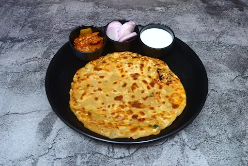 Aloo Paratha With Dahi And Pickle