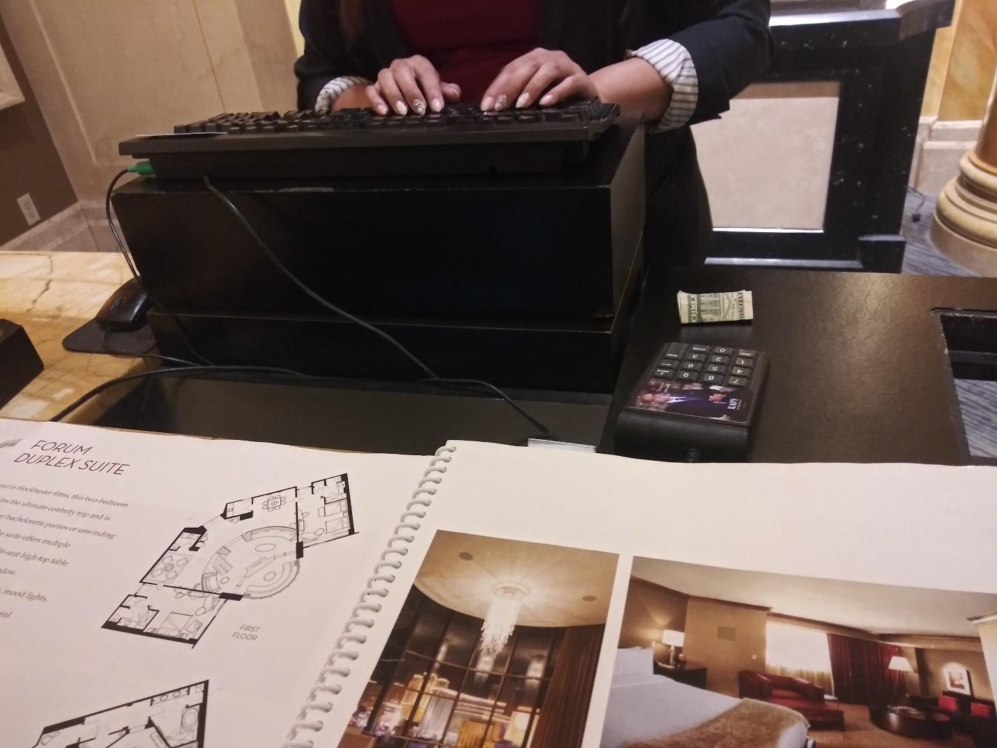 C:\Users\Sica\Pictures\ALBUM\5015 Inverness Drive 15MAY11-30JUL12, 01JUL17 - ___\2019-06-22 Las Vegas and Grand Canyon\20190617_202322.jpg