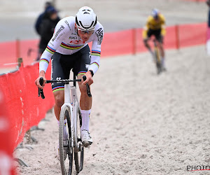 Mathieu van der Poel laat geen spaander heel van Wout van Aert in Mol