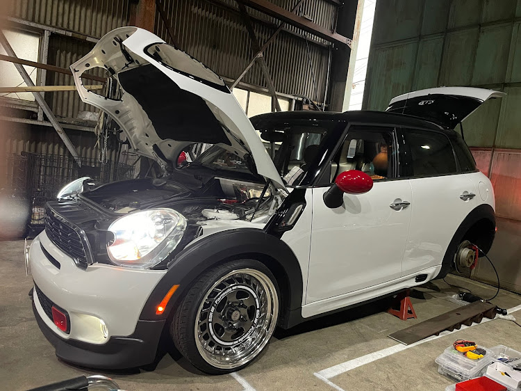 ミニ クロスオーバーのMINI・R60・CROSSOVER・低そうで低くない少し低い車・今月もよろしくお願いしますに関するカスタム事例の投稿画像8枚目