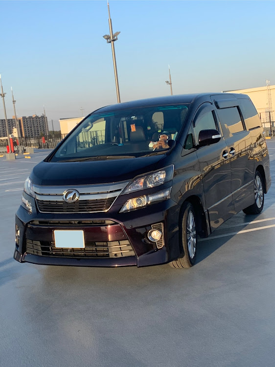 ヴェルファイアの左斜め前写真展・洗車・バリアスコート・ホコリっぽいに関するカスタム事例の投稿画像1枚目