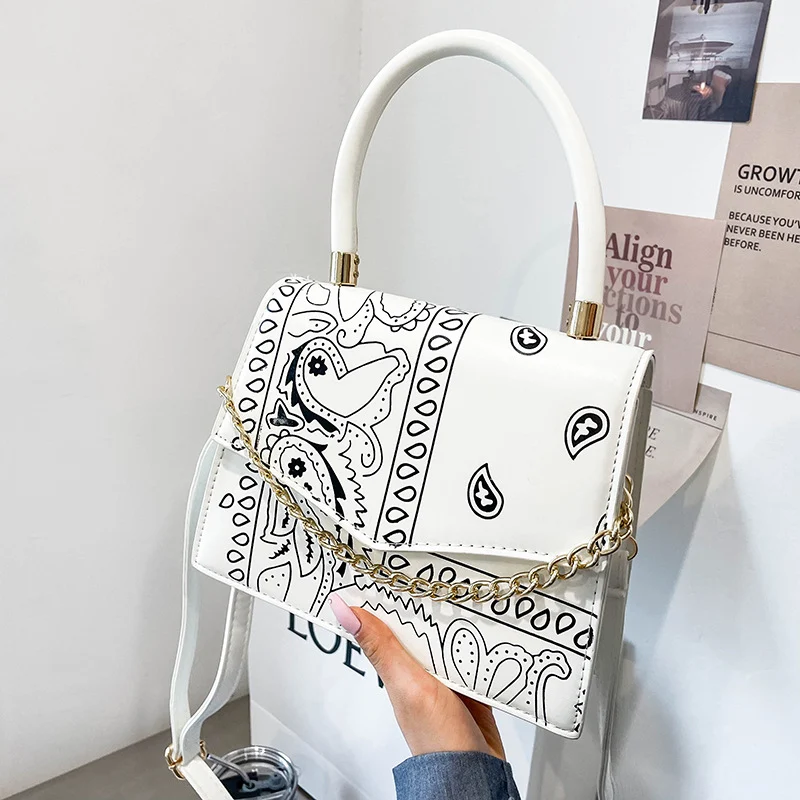 Damen Mode Kette Umhängetasche mit Farbkontrast Druck im neuen Stil. Der perfekte Begleiter für einen stilvollen und modischen Auftritt