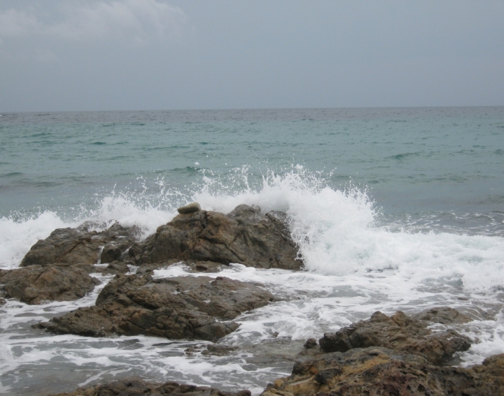 Onde e scogli di valie