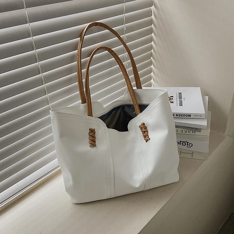Trendy Western Style Simple Commuter Tote Bag. A stylish and practical bag perfect for work, everyday use, and carrying 