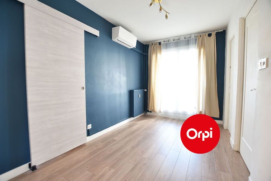 Vente appartement 3 pièces 73 m² à Saint-Priest (69800), 180 000 €