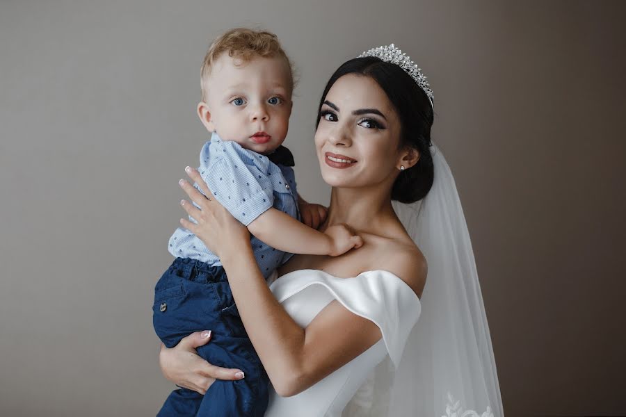 Fotógrafo de casamento Olga Popova (popovaolga). Foto de 14 de novembro 2019