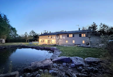 Maison avec piscine et jardin 1