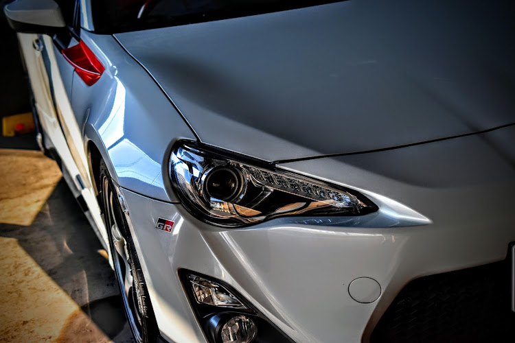 86の86のある生活・青森スゲー・洗車・立体駐車場は盛れるに関するカスタム事例の投稿画像1枚目