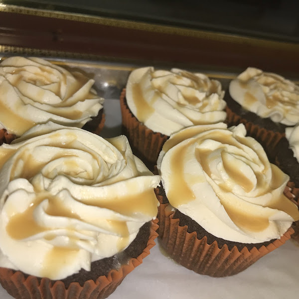 Salted caramel brownie cupcakes✨