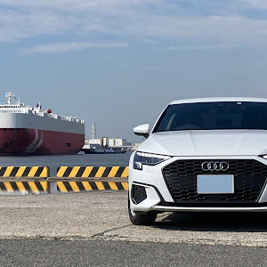 A3 セダン 30TFSI