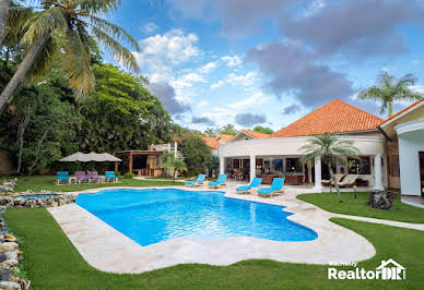 Villa with pool 2