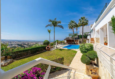 House with garden and terrace 19