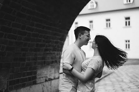 Fotografo di matrimoni Elena Radion (helencurly). Foto del 13 luglio 2017