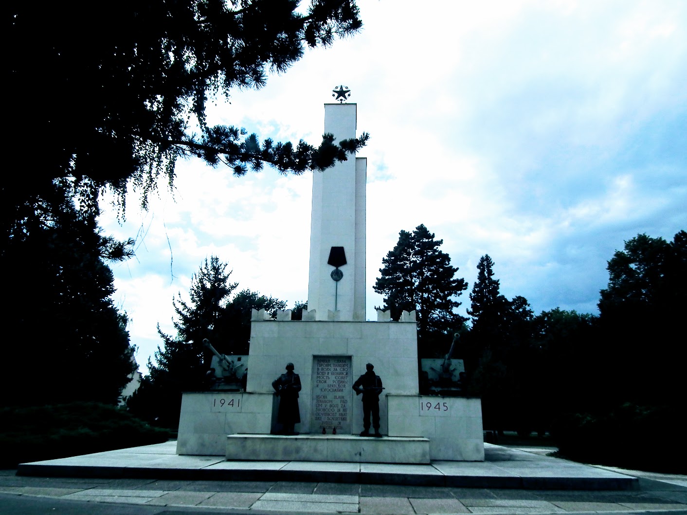 Murska Sobota (Muraszombat) - Spomenik zmage (A győzelem emlékműve)