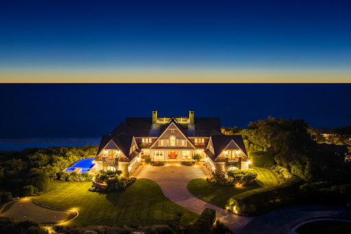 Luxurious seaside villa with swimming pool - Buy this luxury house in East Sandwich, 16 rooms, 6 bedrooms