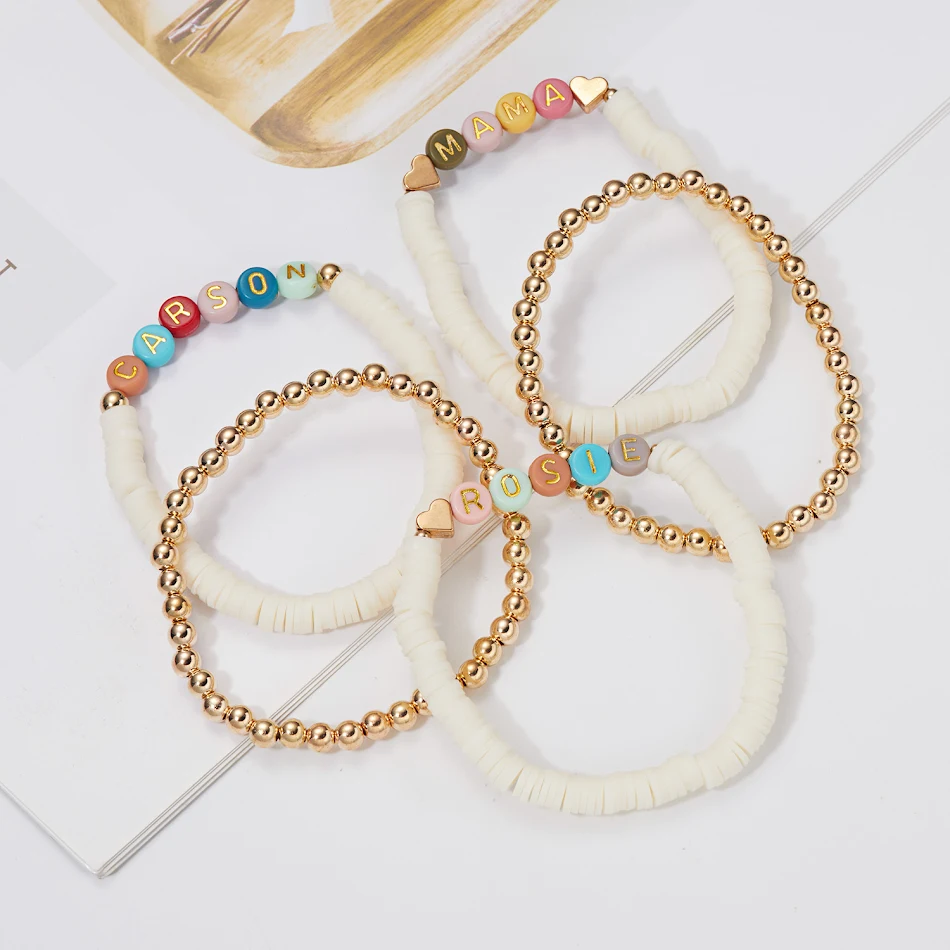 Ensemble de bracelets femme avec perles rondes en acrylique, pour un style coloré et décontracté. Idéal pour accessoiriser toutes vos tenues.
