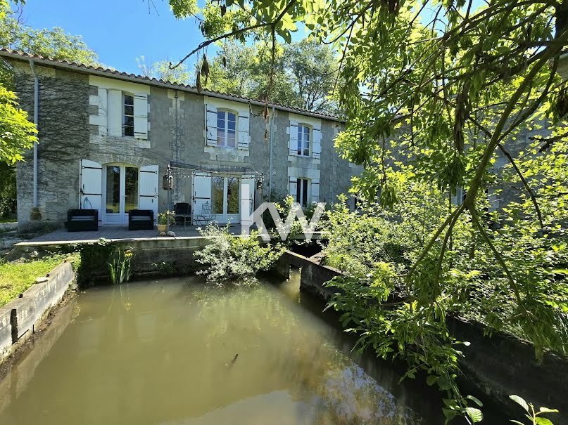 Vente moulin 8 pièces 240 m² à Saint-Paul-Lizonne (24320), 569 525 €