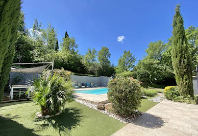 Villa avec piscine et terrasse 5