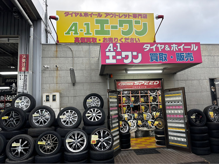 プリウスのタイヤ交換完了！・ハの字シャコタン・ハの字はそろそろ卒業かなー🤔💦・11月もよろしくお願いしますに関するカスタム事例の投稿画像1枚目