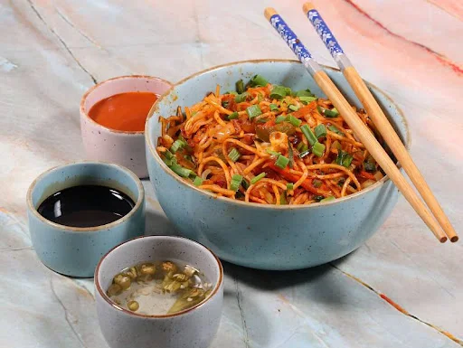 Veg Chinese Sichuan Hakka Noodles (750 Ml)