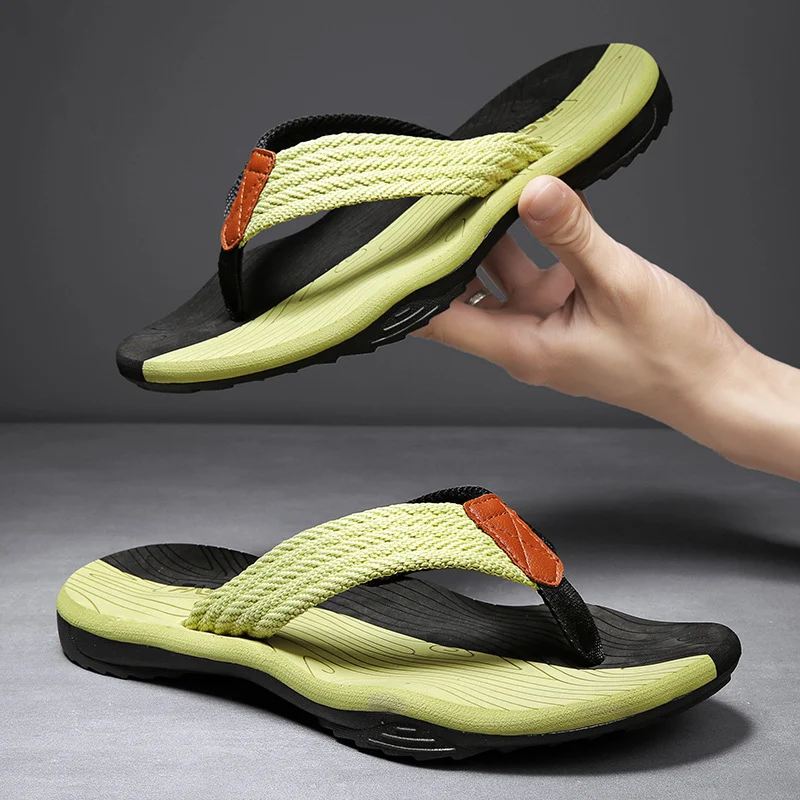 Sandalias de playa antideslizantes para hombre, perfectas para uso exterior. Disfruta de comodidad y seguridad en cada paso.