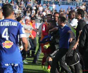 Schandalig: Lyon-spelers worden (op het veld) geschopt en geslagen door fans van tegenstander (mét beelden!)