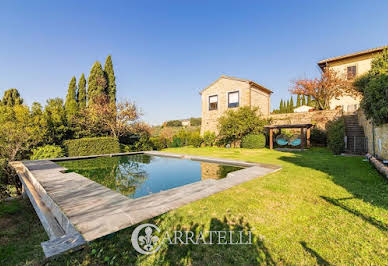 Villa with pool and garden 5