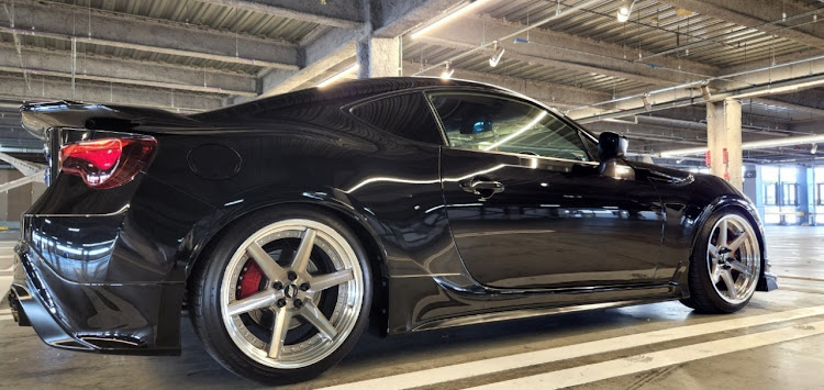 86の86BRZ・街灯の下の愛車に関するカスタム事例の投稿画像1枚目