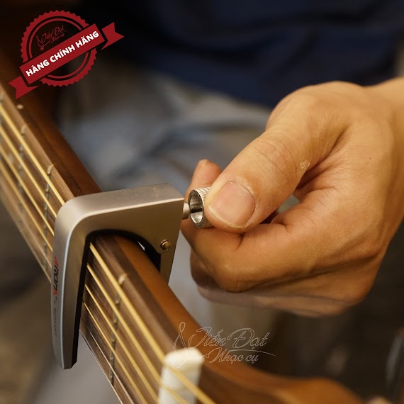 Capo/ Kẹp Nâng Tông Dành Cho Đàn Guitar, Ukulele, Có Chốt Vặn, Kim Loại Chắc Chắn Aroma Ac - 11