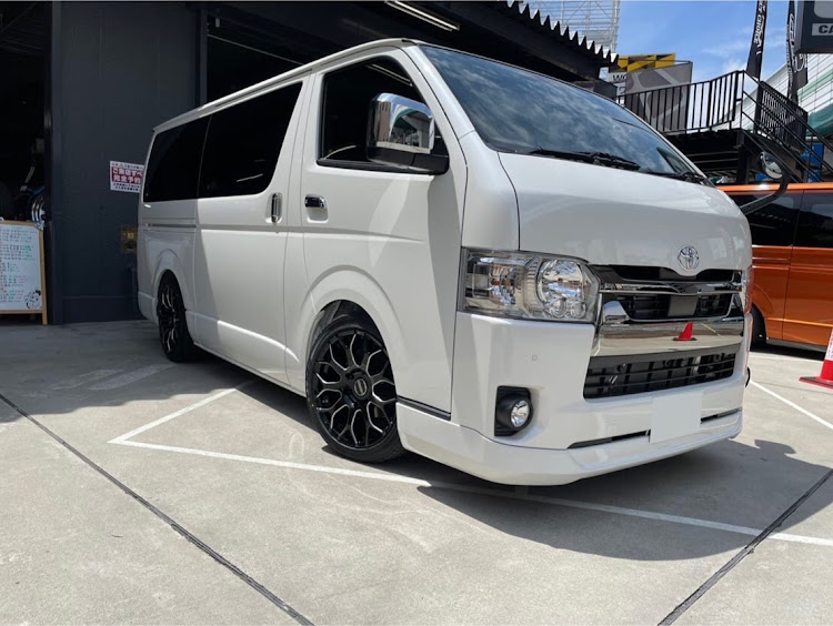 ハイエースバンのHIACE・ハイエース カスタム・ハイエース・ハイエースパーツ・CRS ESSEXに関するカスタム事例の投稿画像3枚目