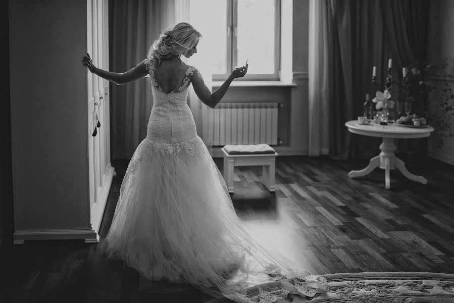 結婚式の写真家Ruslan Novosel (novosyol)。2016 7月25日の写真