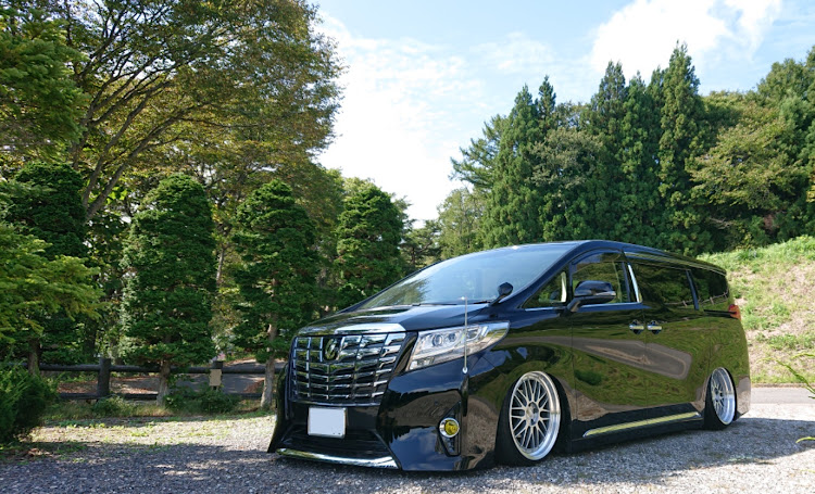 アルファードのドライブ・家からダッシュで30秒・車だと3分・BBS LM・ボッチで恥ずかしかったに関するカスタム事例の投稿画像1枚目