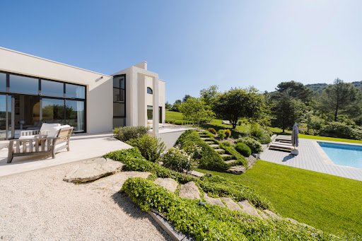 House with pool 2