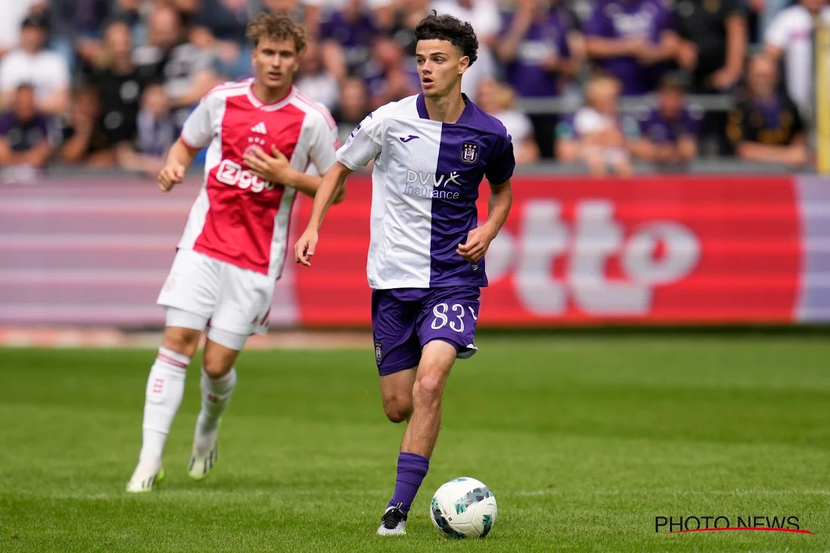 Anderlecht heeft weer een jeugdspeler rondlopen die 'iets speciaals' heeft, Riemer staat te popelen om hem erbij te nemen