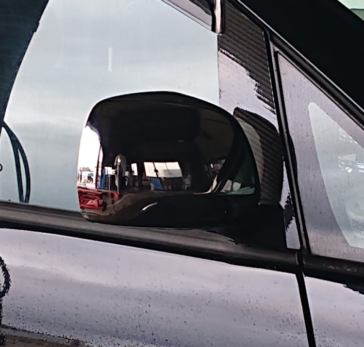 ノアの洗車・ヘッドライトスチーマー・メッキ磨き・ポジション球交換・函館に関するカスタム事例の投稿画像11枚目