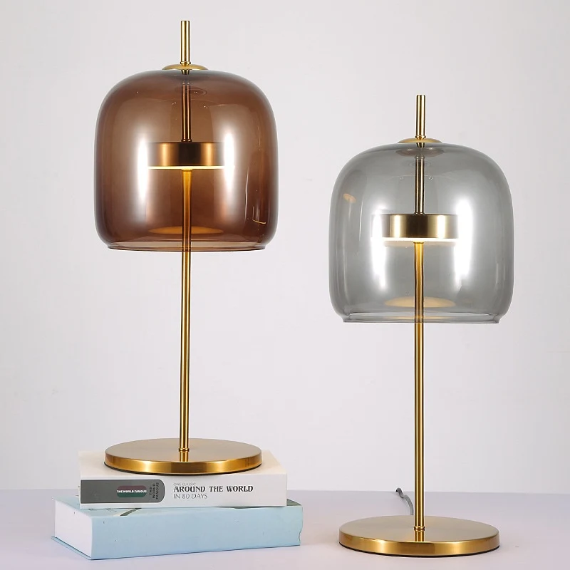 Lampe de chevet LED moderne en verre, éclairage doux et design élégant. Crée une ambiance relaxante pour votre chambre à coucher et votre table de nuit.