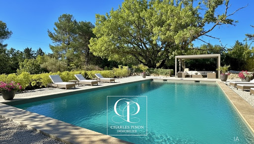 Maison avec piscine 2