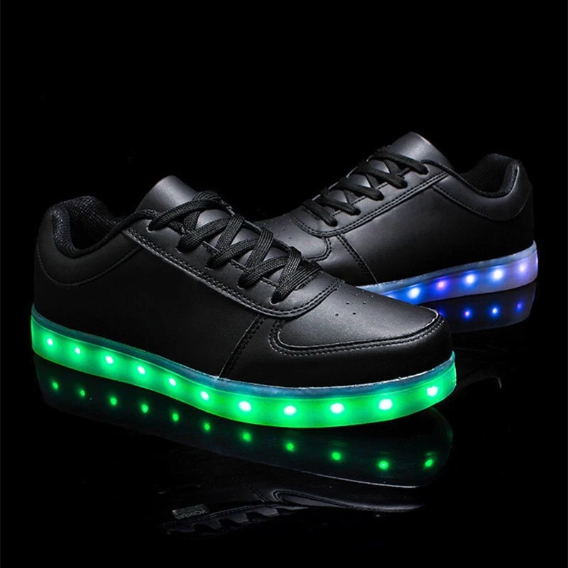 Chaussures de skate lumineuses LED tendance pour étudiants hommes et femmes avec chargement USB. Illuminer vos pas avec style et originalité.