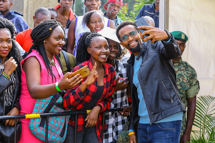 Selina main actor Pascal Tokodi takes a selfie with fans