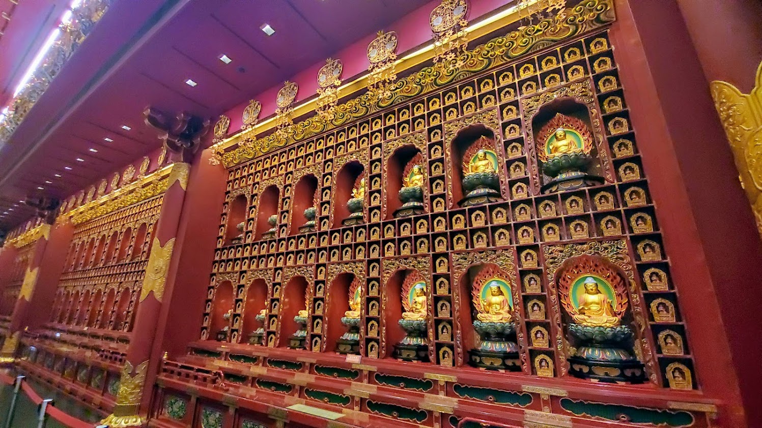 Things to do in Singapore: visit Buddha Tooth Relic Temple and Museum