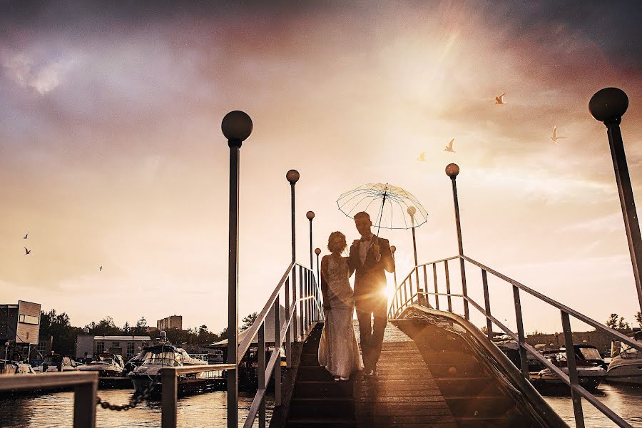 Fotógrafo de casamento Slava Semenov (ctapocta). Foto de 24 de junho 2019