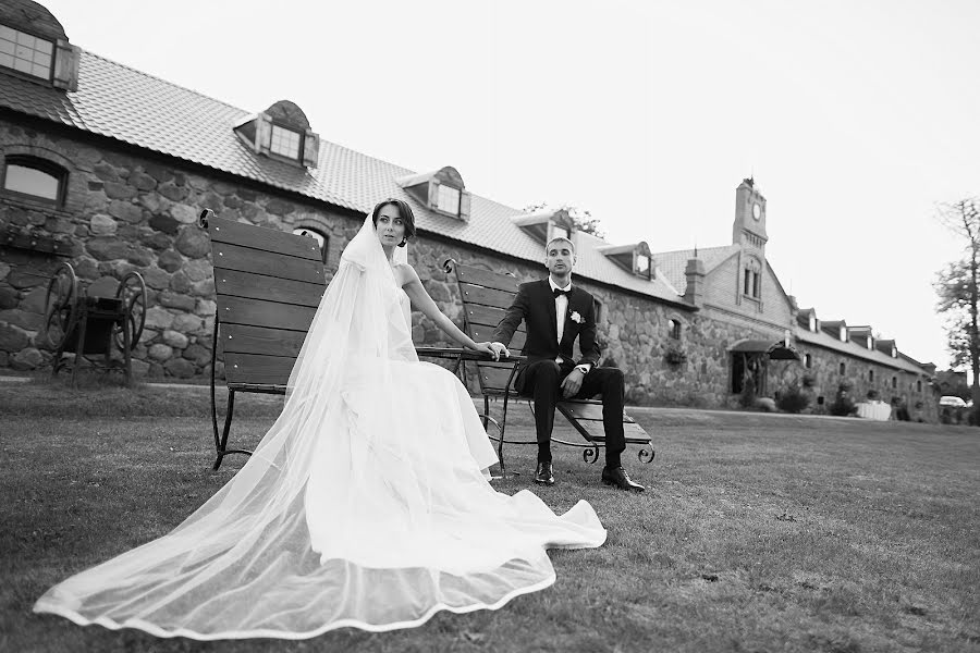 Fotógrafo de casamento Vitaliy Baranok (vitaliby). Foto de 16 de outubro 2014