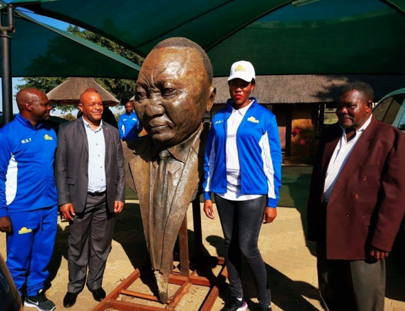 The sculpture was said to have been crafted in 2018 by an emerging artist from Tshisaulu in Venda.