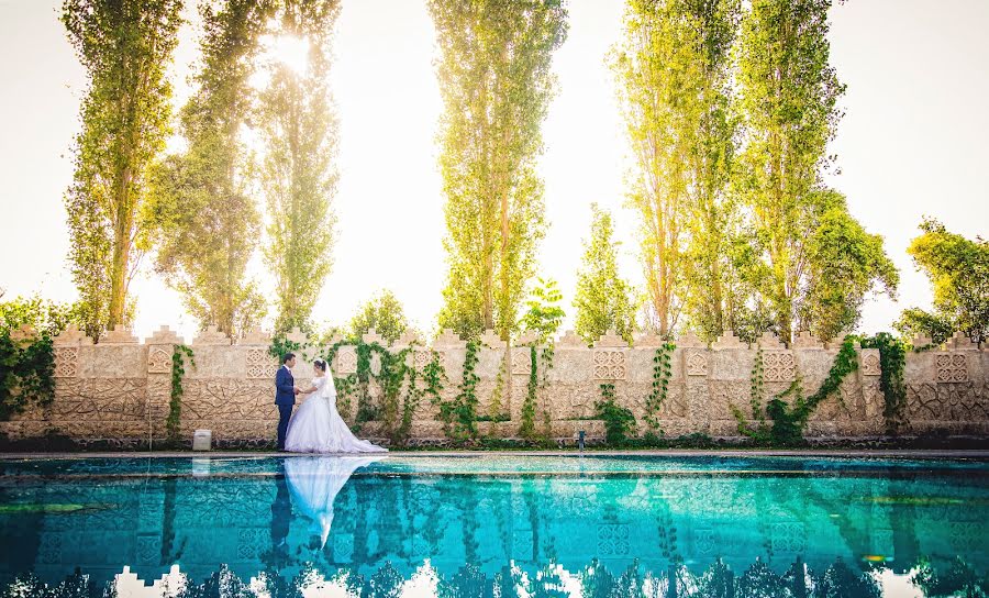 Fotógrafo de casamento Aziz Khalikov (azizkhalikov). Foto de 31 de janeiro 2017