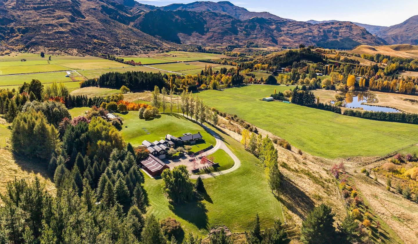 House with garden Queenstown