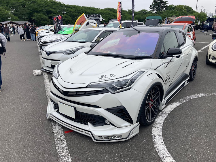 DAI-KOOさんが投稿したROWEN・ドレスアップミーティング・ゴールデンウィーク・C-HR・アルヴェルに関するカスタム事例の投稿画像6枚目
