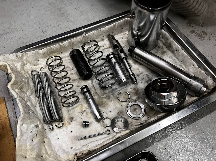エキシージの240R・ロータス・DIY・ジャッキ・オーバーホールに関するカスタム事例の投稿画像4枚目
