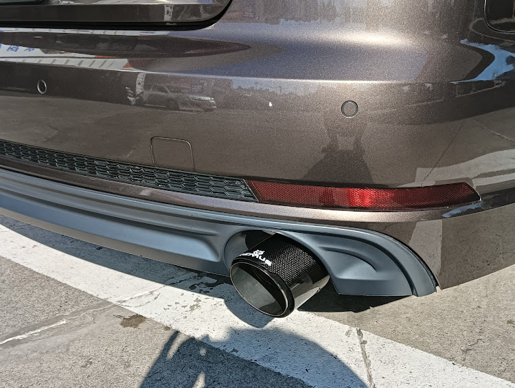 A4 セダンのまだまだ寒い・洗車・DIY・マフラーヒグチカッター交換に関するカスタム事例の投稿画像2枚目